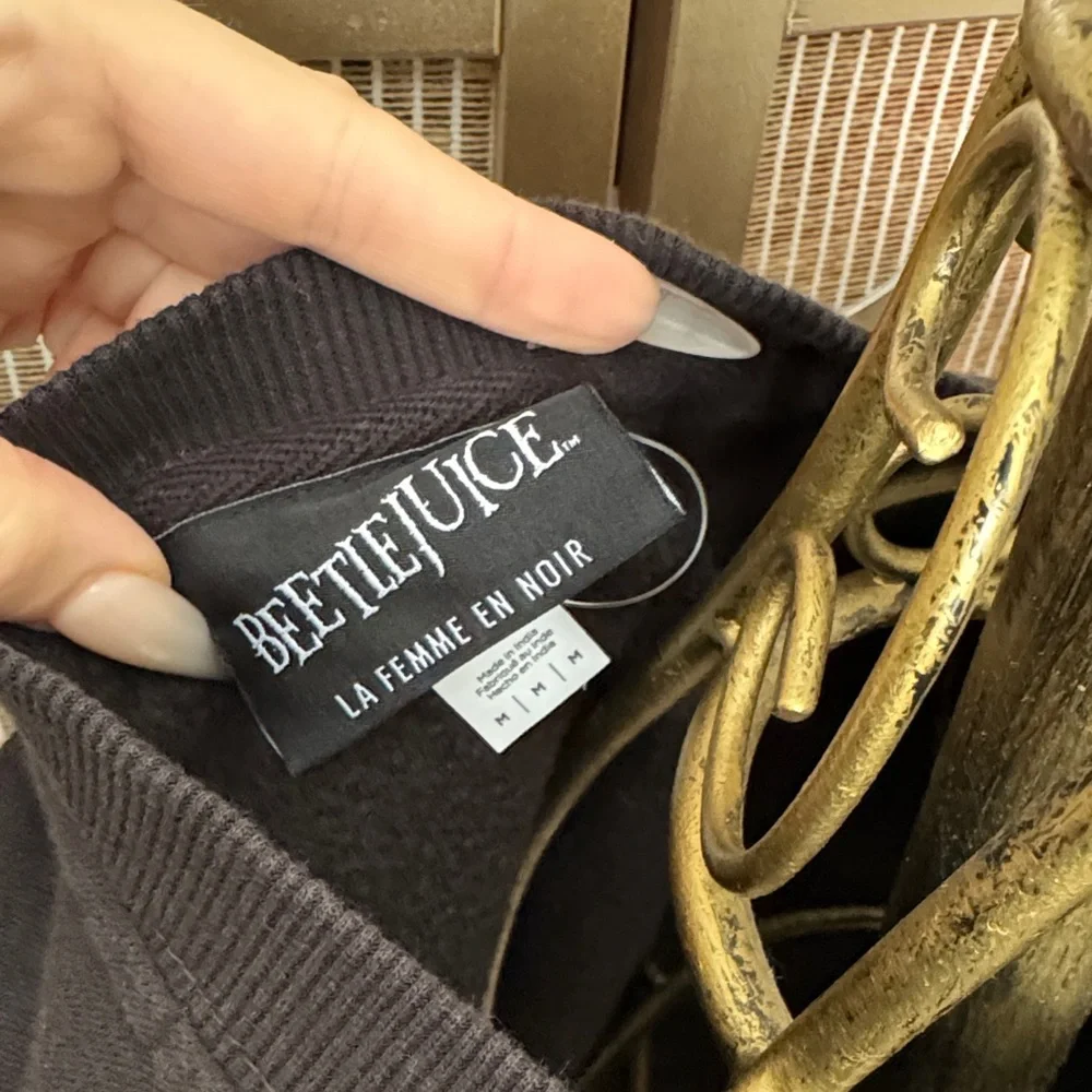 Beetlejuice crop top sweater - Picture 5 of 6